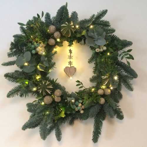 Door-wreath-lights-drop-heart